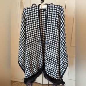 Hounds tooth Steve Madden black and white fur rim, new